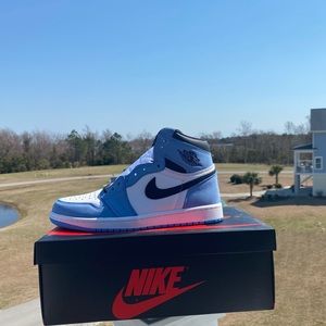 New Nike Air Jordan 1 Retro High OG UNC - size 8M